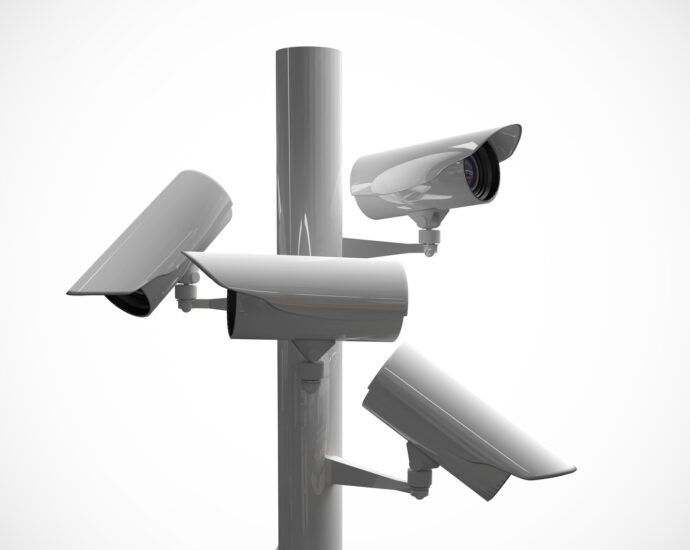 Οθόνες CCTV σε διαδρόμους των καταστημάτων
