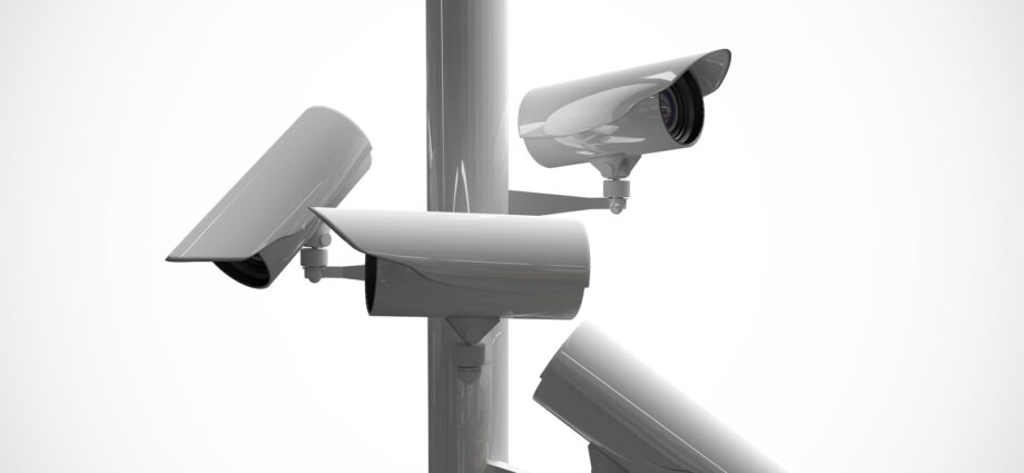 Οθόνες CCTV σε διαδρόμους των καταστημάτων